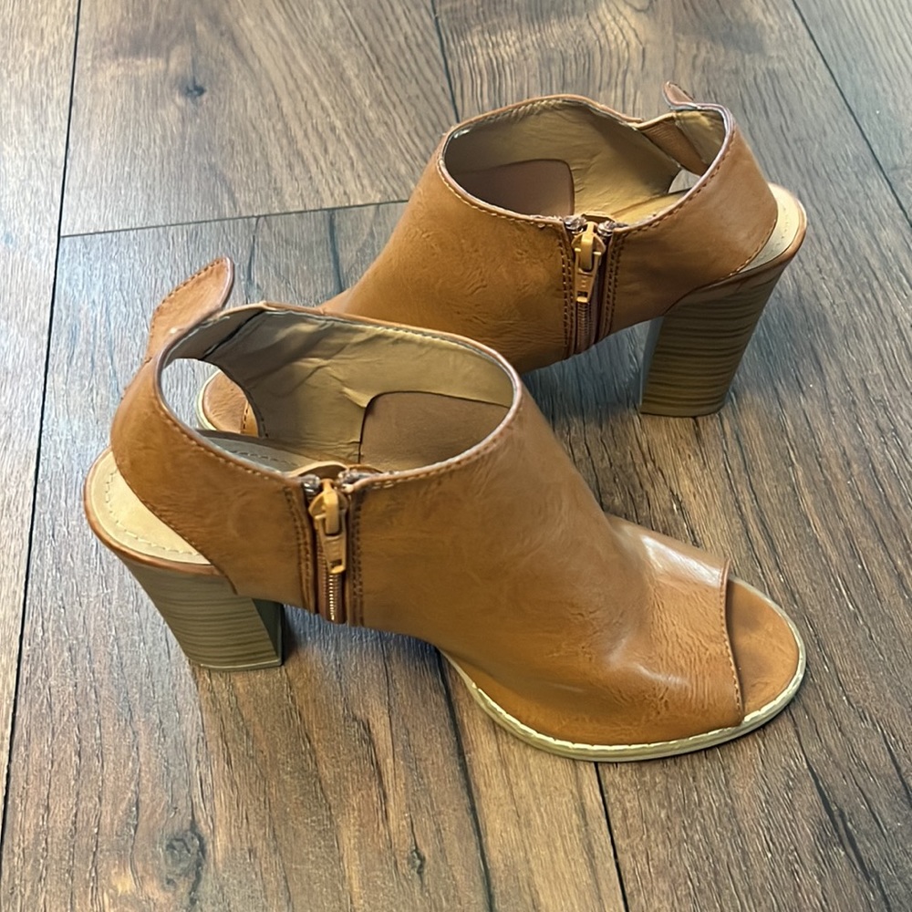 Express Cognac Peep Toe Bootie Block Heel Size 8 - image 7